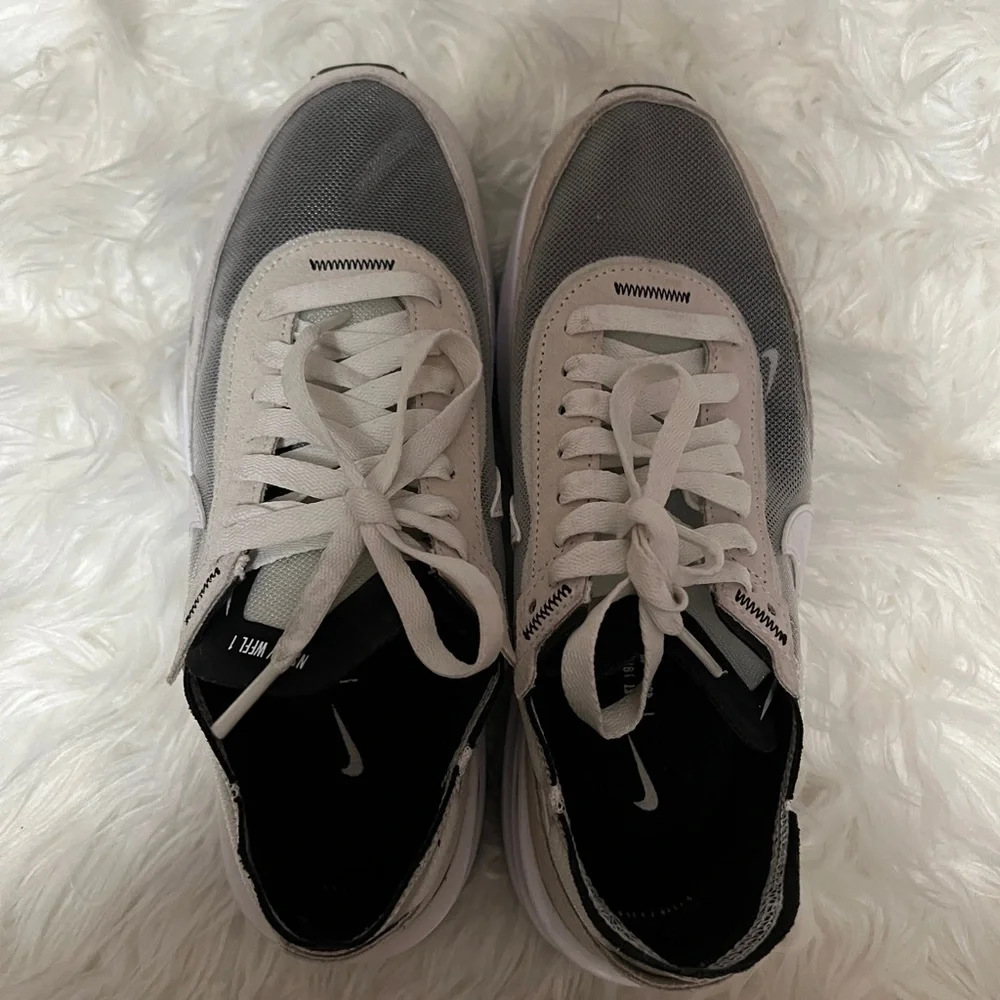Nike Waffle One Sneaker - Women 6.5 - Picture 3 of 5